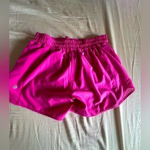 lululemon low rise 4 inch hotty hot short